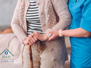 HAD Gériatrie : Prévenir les chutes, la dénutrition et la perte d’autonomie à domicile